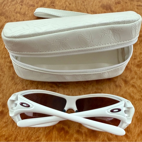 Oakley IDEAL Sunglasses - Picture 2 of 5